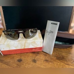 Maui Jim Banyans Polarized Glasses Like New With Box